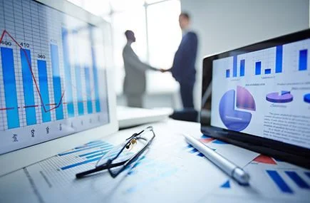 2 people shaking hands and there was 2 laptops showing infographic image image