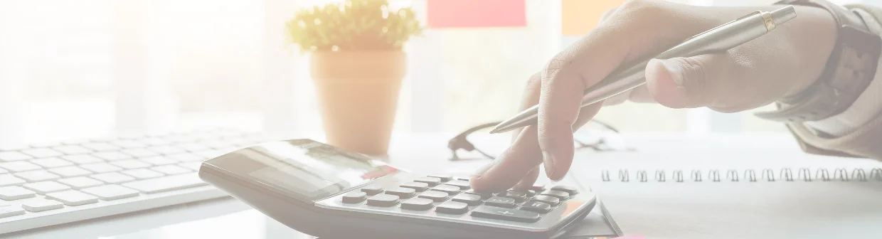 in background calculator is on the table and heighleted text is How Business In the US benefits form Outsource Bookkeeping